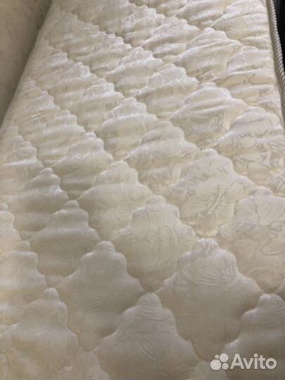 Детская кроватка с универсальным маятником