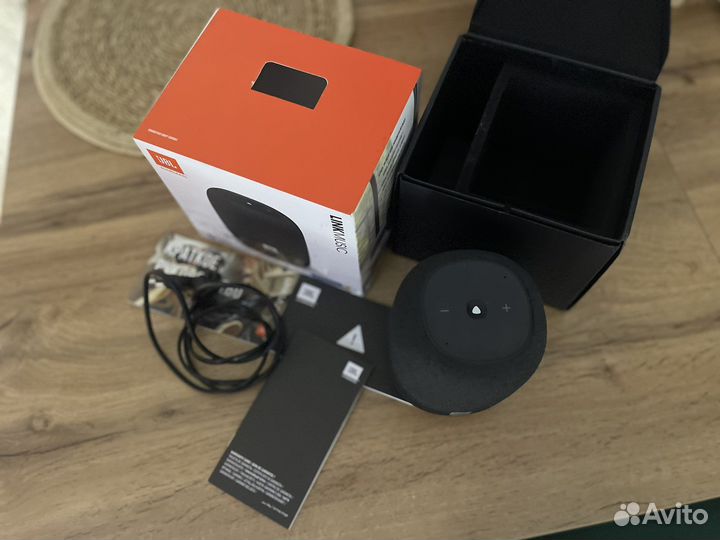 Колонка JBl link music с Алисой