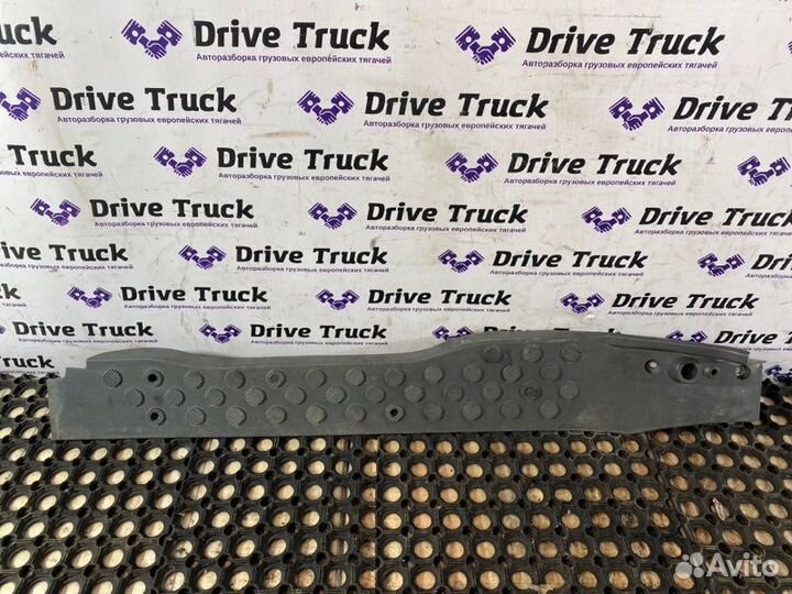 Накладка порога правая Mercedes-Benz Actros MP2