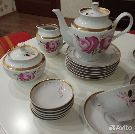 Предметы чайного сервиза Дулево