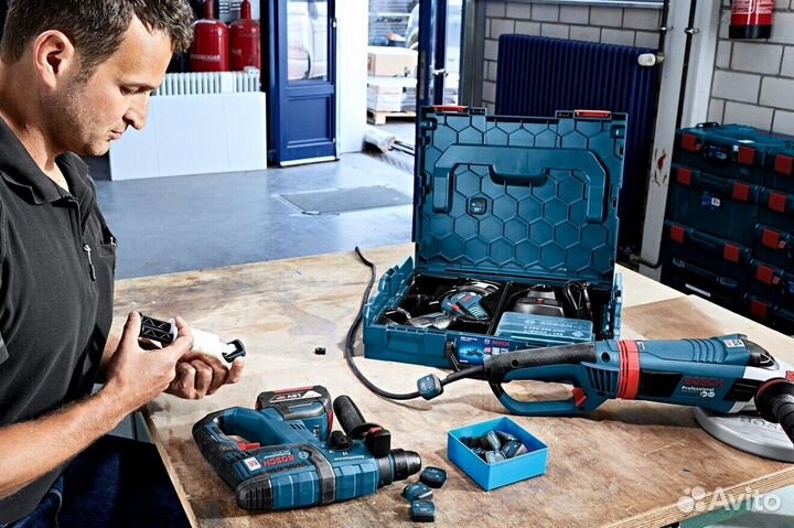 Требуется Помощник мастера