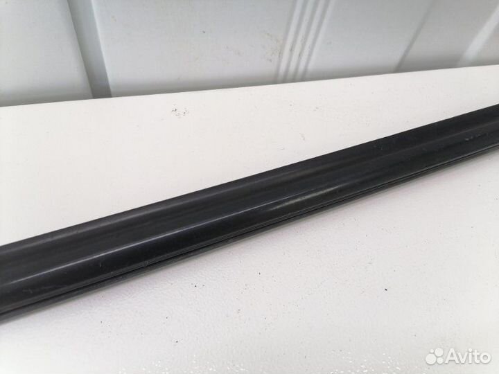 Уплотнитель (бархотка ) передний правый Toyota