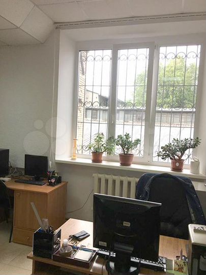 Рабочий стол в офисе, коворкинг