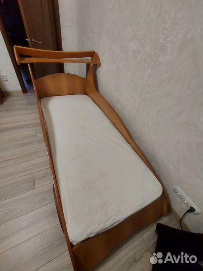 Детская кровать машина бу с матрасом