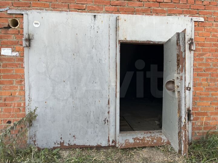 Гараж, > 30 м²