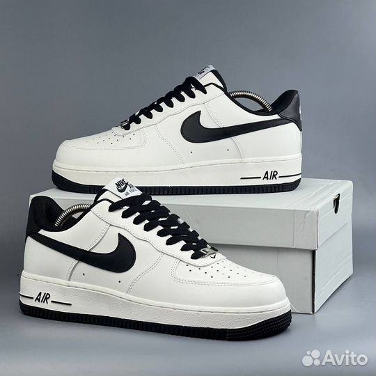 Кроссовки Nike Air Force 1 Черно-Белые с мехом