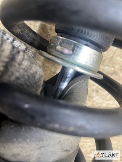 Стойка передняя левая toyota mark II