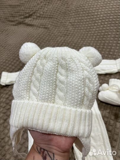 Комплект на выписку вязанный