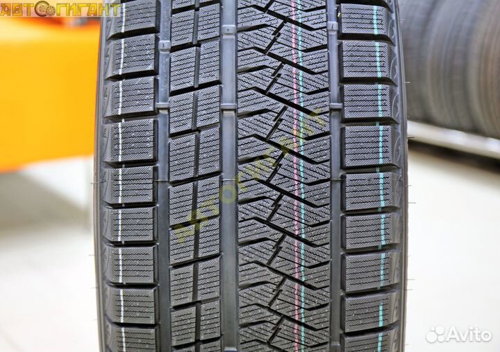 Triangle PL02 235/45 R17