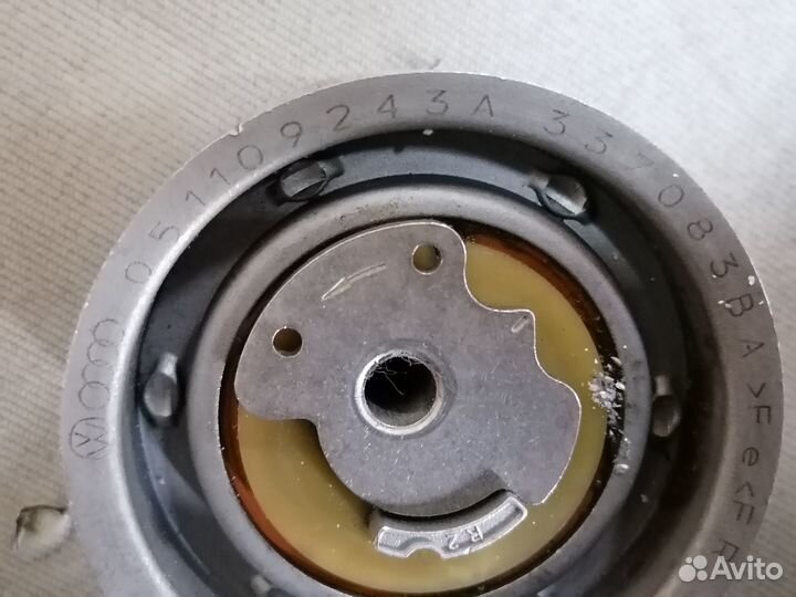 Ролик грм натяжной 051 109 243А VW Passat B5 1990