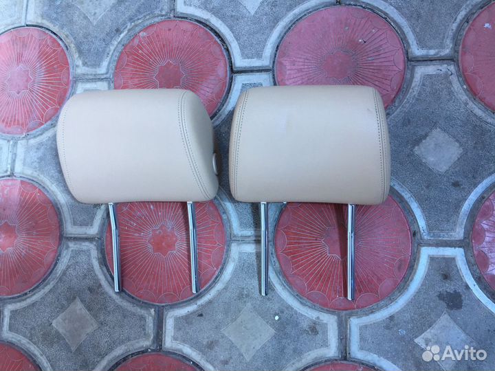 Комплект подголовников (беж. кожа) VW Touareg GP