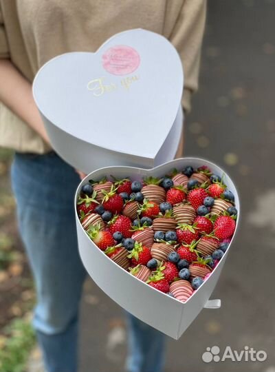 Сладкий подарочный набор. Клубника