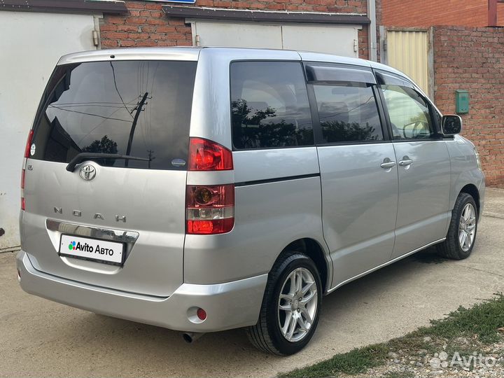 Toyota Noah 2.0 AT, 2002, 217 540 км