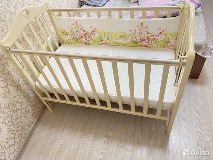 Детская кровать с универсальным маятником