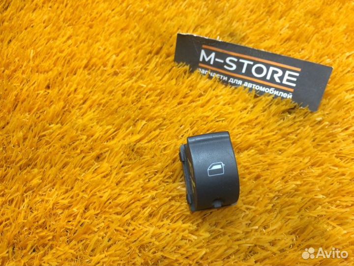 Кнопка стеклоподъемника передняя левая Audi A4