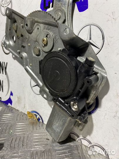 Задний правый стеклоподъемник BMW E36