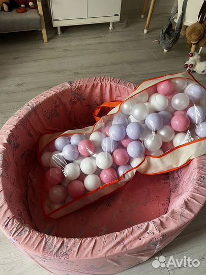 Сухой бассейн с шариками