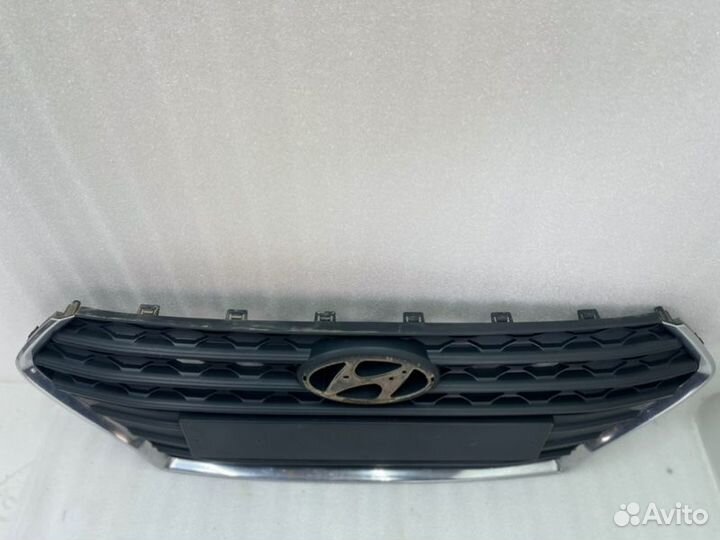Решетка радиатора передняя Hyundai Solaris 2