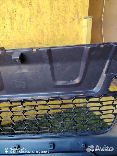 Решетка в бампер Renault Duster 2015