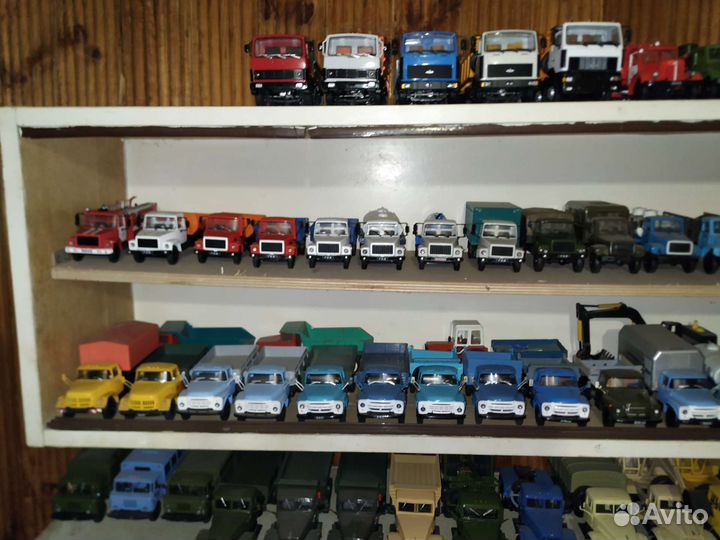 Модель автомобиля 1:43