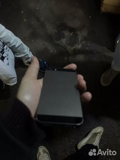 iPhone SE, 32 ГБ