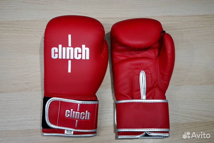 Боксерские перчатки и шлем Clinch