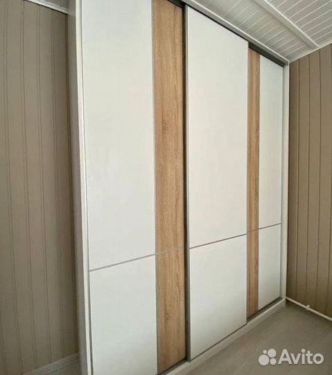 Зеркальный шкаф