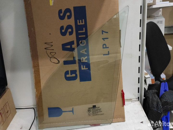 Стекло двери левое Daewoo Matiz