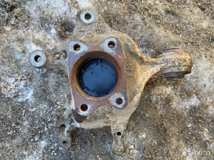 Кулак задний правый Kia Sportage 3 2WD