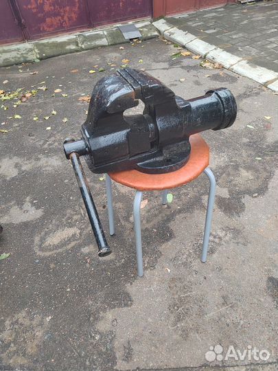 Тиски слесарные