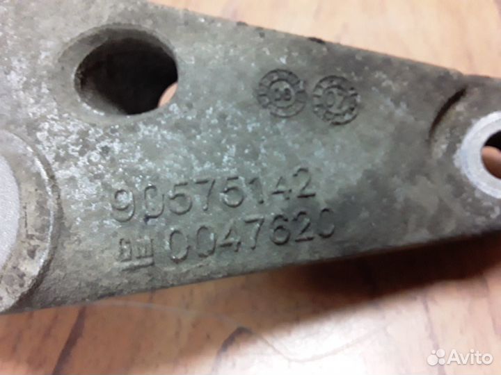 Opel Astra H Кронштейн опоры кпп