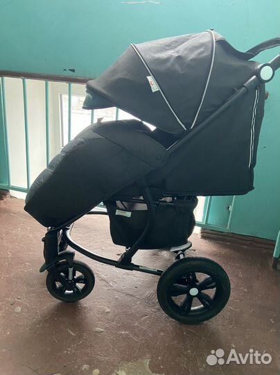 Прогулочная коляска с надувными колесами