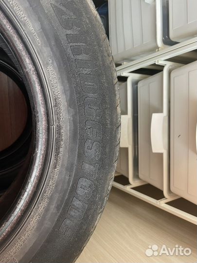 Bridgestone Dueler H/T D687 215/65 R16 98V