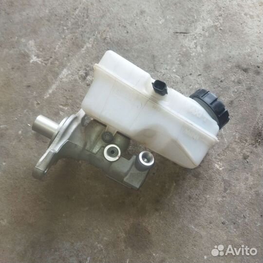 Главный тормозной цилиндр Renault Logan 2