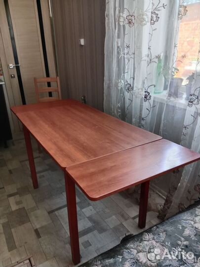 Стол обеденный