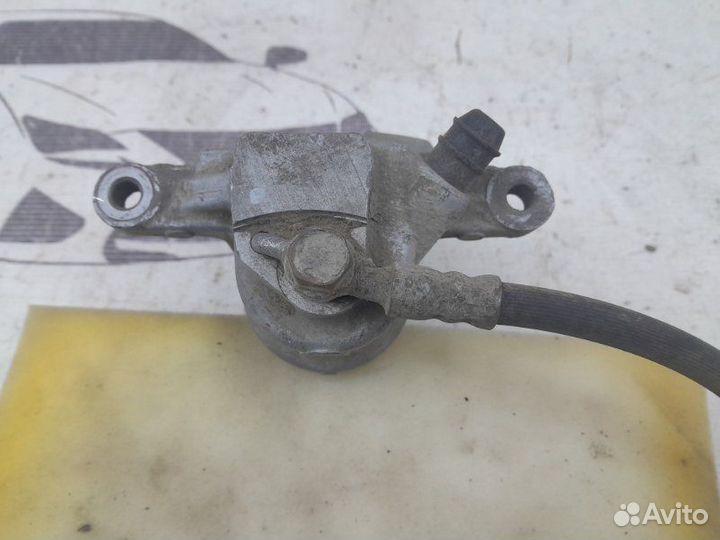 Тормозной суппорт задний левый Toyota Camry 50