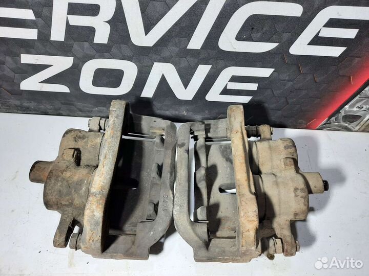 Суппорт тормозной передний Land Rover Discovery 3