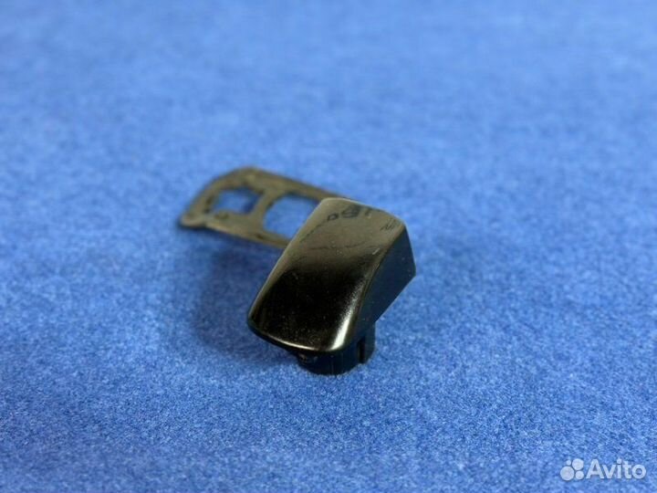 Накладка наружной ручки двери Volvo Xc60 2011