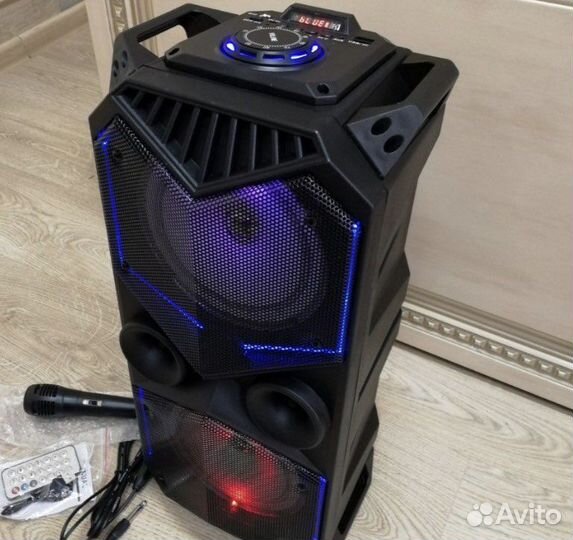 Колонка блютуз с микрфоном и радио