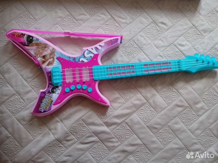 Игрушечная гитара