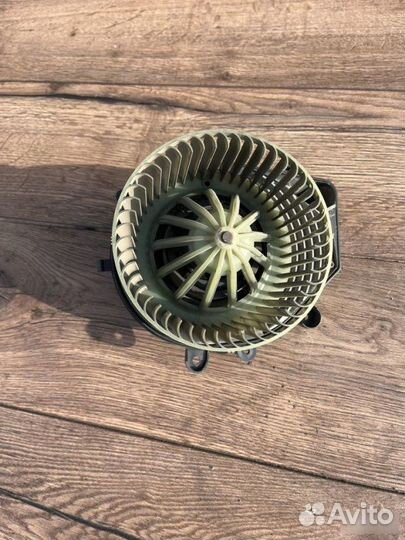 Моторчик печки Volkswagen Passat 2.0