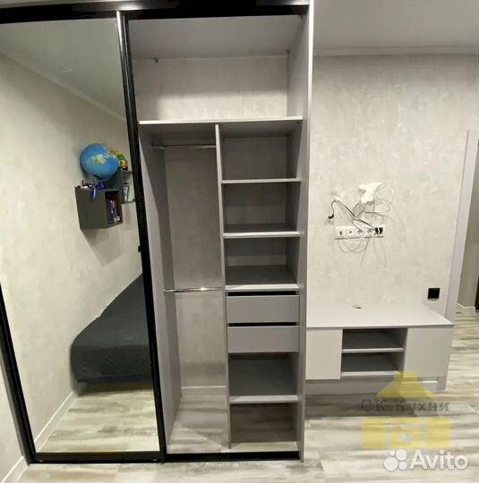 Зеркальный шкаф