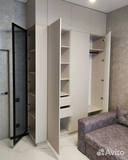 Шкаф распашной белый