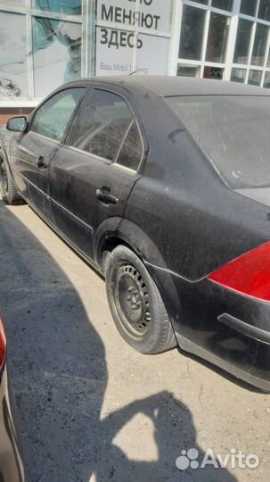 Ford Mondeo 2.0 AT, 2003, битый, 200 000 км