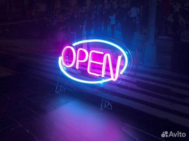 Неоновая вывеска Открыто Open