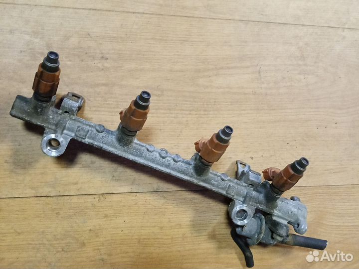 Топливная рампа с форсунками Lancer9 4G18