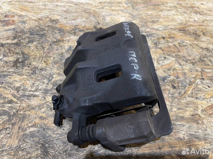 Суппорт тормозной передний правый Hyundai Santa Fe