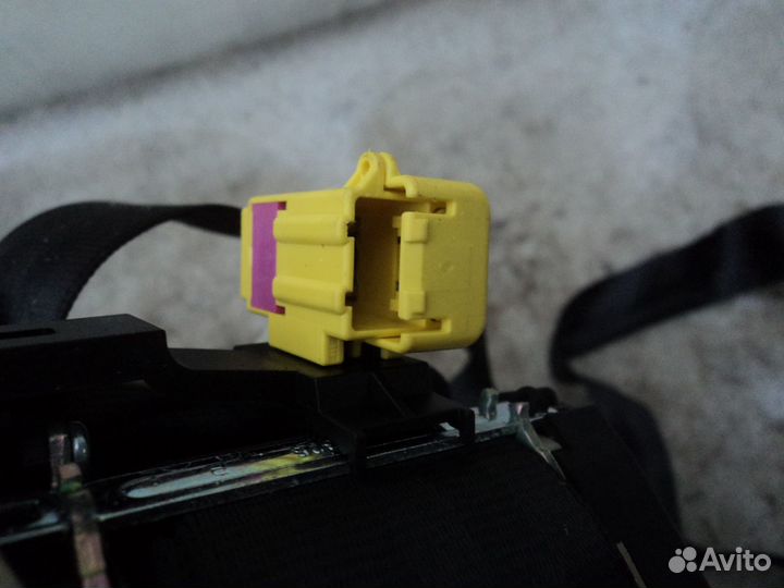 Ремень безопасности передний правый Transporter T5