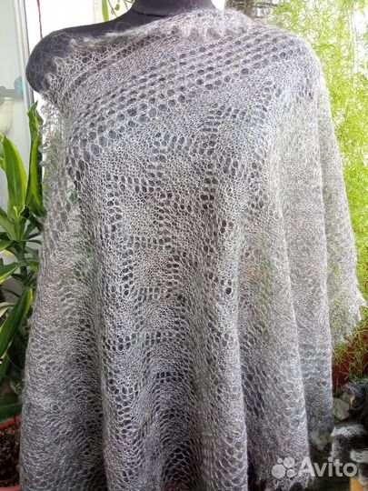 Палантины пуховые в ассортименте ручной вязки