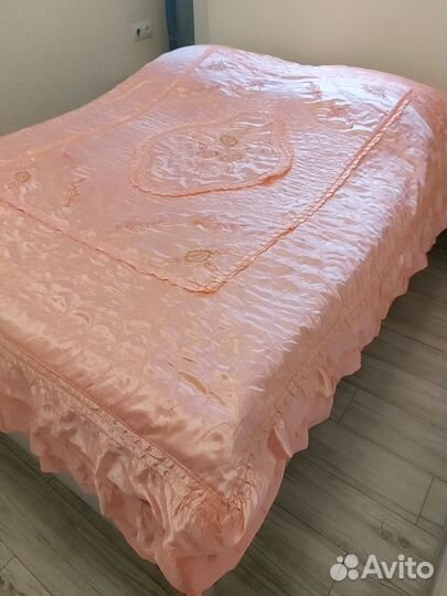 Покрывало на полуторную кровать розовое б/у